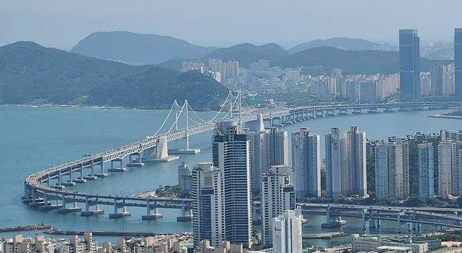 해운대 쪽에서 본 광안대교 전경./조선일보DB