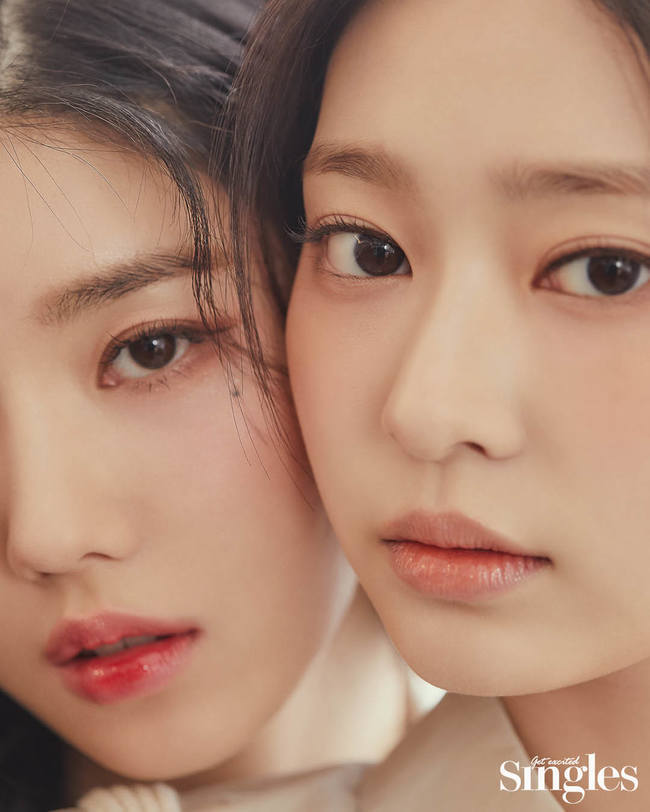 IZ*ONE Eun-Bi and Min-Ju boasted beauty that couldnt cover their superiority.Magazine Singles released a picturesque visual picture of the group IZ*ONE Eun-Bi and Min-Ju on March 22.The filming scene, which was decorated with a warm mood like Spring, was full of energy with bright energy unique to Eun-Bi and Min-Ju.From sensible bustier cody to trendy cropped jackets, the two girls, who showcased a variety of fresh spring styling, completed the Wannabe Goddess look.Eun-Bi and Min-Ju, who pulled out life cuts every minute with doll-like beauty, showed off steamy chemistry because they did not think about falling down even during the break.Meanwhile, IZ*ONE will officially complete its group activities in April and will finish the journey for about two and a half years.