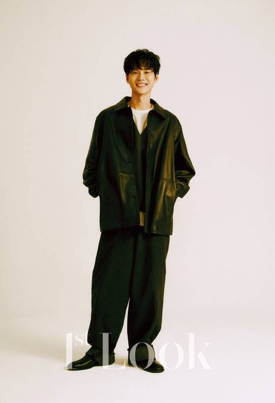 윤지온
