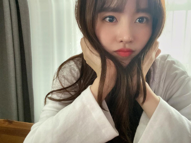 Actor Jin Se-yeons Beautiful looks glowedJin Se-yeon posted a recent photo on his instagram on the 24th.In the photo, Jin Se-yeon shows himself in Camera; Jin Se-yeon, who is still staring at Camera and showing a calyx pose.The relaxed routine made her charm more brilliant.At this time, Jin Se-yeons beautiful look and lovely charm, such as a clear eye in a bright smile, focused their attention at once.Meanwhile, Jin Se-yeon appeared on KBS2Drama Born Again last year.