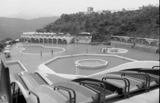 1970년대 용인자연농원 시절의 수영장. 캐리비안베이는 1996년 개장했다.[중앙포토]