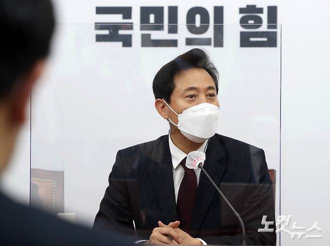 국민의힘 오세훈 서울시장 후보가 24일 오전 국회에서 기자간담회를 갖고 있다. 윤창원 기자