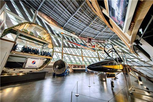 우리나라 항공 역사에 등장한 다양한 비행기가 실물로 전시되어 있다. [국립항공박물관 제공]