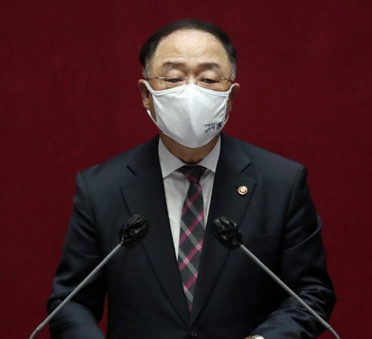 홍남기(사진) 경제부총리는 경기도 의왕 집을 팔고 서울 마포구에 전셋집을 얻었다. <연합뉴스>