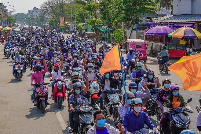 만달레이 기술자들이 벌인 반쿠데타 오토바이 시위. 2021.3.25 [미얀마 나우 캡처. 재판매 및 DB 금지]