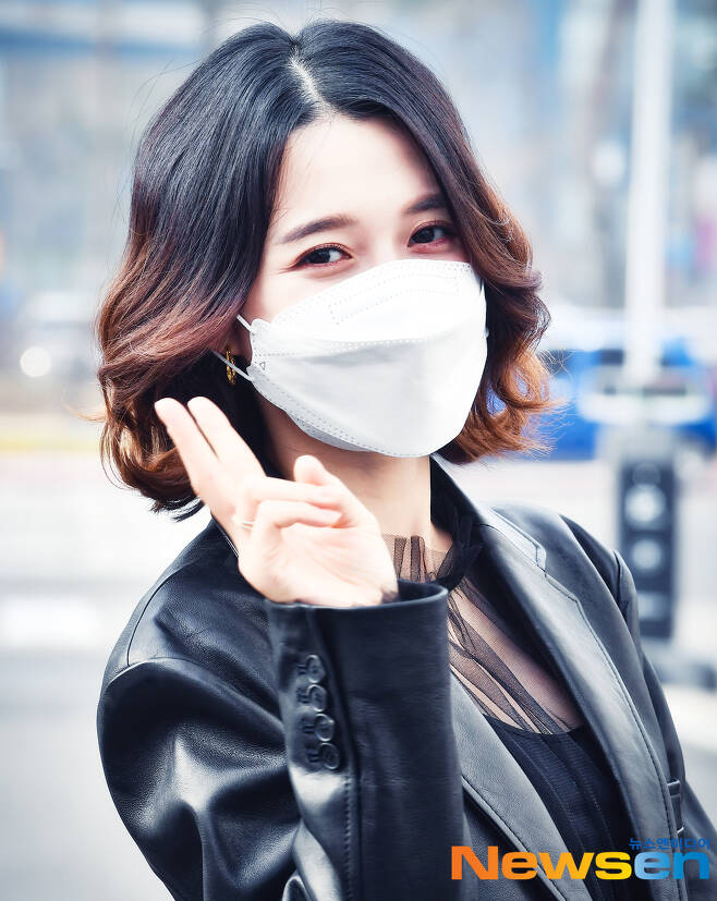 Actor Nam Bo-ra is heading to the broadcasting station to record the JTBC liberal arts program China is Radio Star - Questions, which was held at JTBC Ilsan Studio in Janghang-dong, Ilsan-dong, Goyang-si, Gyeonggi-do on March 26.