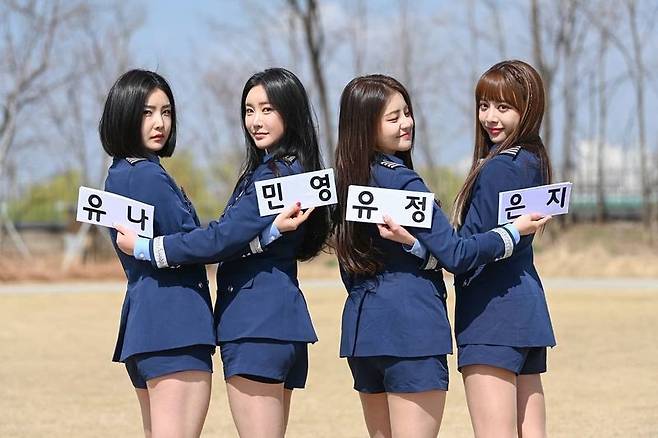 Running Man has released a still cut starring group Brave Girls.SBS entertainment program Running Man on March 26 through the official SNS account Running Man X Brave Girls 2021.04 Coming soon and posted two photos.The photo shows Brave Girls members wearing uniforms and posing with the official name tag of Running Man.Brave Girls, who recently celebrated his heyday with the Rolin retrograde released in 2017, has gathered topics to announce the news of Running Man.It is towering as an icon of reverse driving and has gained popularity by occupying various entertainment programs.They were reported to have finished recording Running Man on March 22nd.The production team announced Legend Race to expect new aspects of Brave Girls that were not shown on other broadcasts through customized race for Brave Girls.The still cut that was released this time is raising fans expectations for the show. Running Man starring Brave Girls will be broadcast in April.Meanwhile, Running Man is broadcast every Sunday at 5 pm.