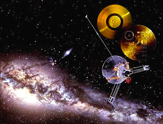 태양계를 벗어나 성간공간으로 나아간 보이저 2호와 ‘지구의 소리’를 담은 골든 레코드. (출처: NASA )