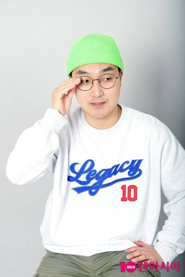 트레이드 마크인 모자를 쓰고 있는 임준빈./사진=서예진 기자