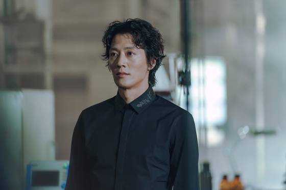 tvN 월화드라마 '루카 : 더 비기닝'의 주인공 지오 역을 맡은 김래원/사진=tvN