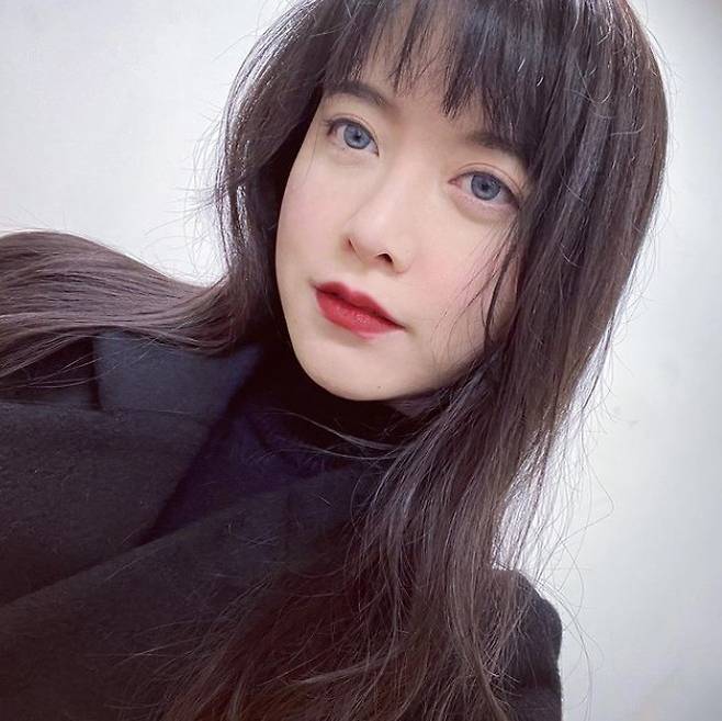 Ku Hye-sun 'blue eyes' Selfie ...a mood that has changed dramatically