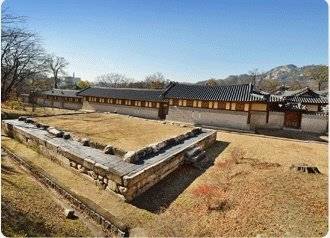 자선당 기단과 주춧돌. [사진 문화재청 경복궁관리사무소]