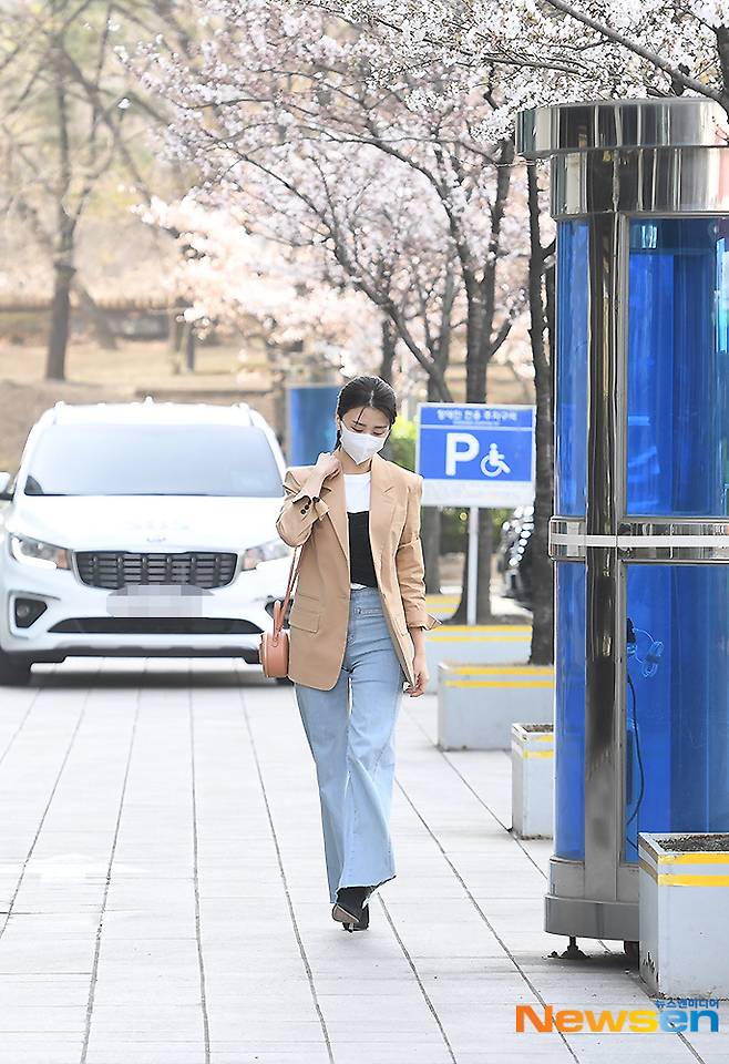 Actor Park Ha-sun enters SBS Mok-dong distinct office in Yangcheon-gu, Seoul on March 29 to host SBS Power FM Cinetown of Park Ha-sun.