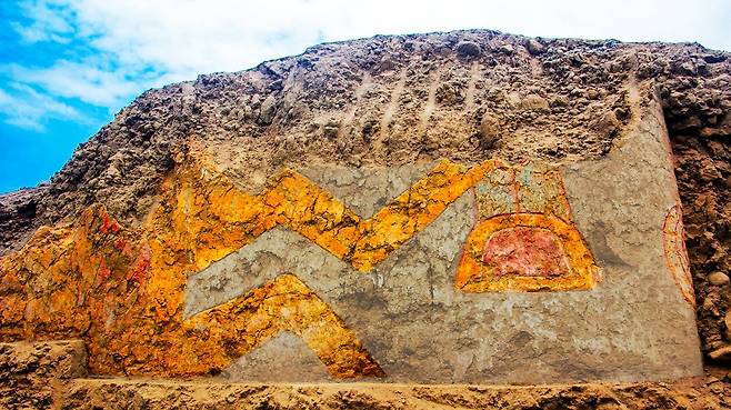 3000여 년 전 고대 조상이 그린 것으로 추정되는 컬러 거미 벽화. 쿠피스니케 문명은 거미를 신성한 존재로 여겼다.