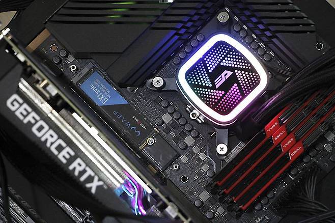 테스트에 사용한 데스크톱 구성. 출처=IT동아