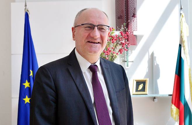 Petko Draganov, Bulgarian ambassador to South Korea, poses for a photo during an interview with The Korea Herald at his office in Yongsan, Seoul. (Park Hyun-koo/The Korea Herald)