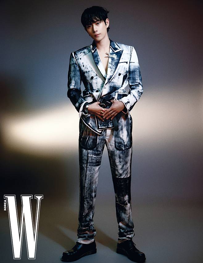 The pictorial of actor Kim Young-Dae has been released.On the morning of the 30th, actor Kim Young-Daes portrait was released.Kim Young-dae shot the April issue of fashion magazine W Korea, capturing the attention with its golden ratio Fijical and distinctive features.Kim Young-dae, who is popular as Joo Seok-hoon in SBS Kumto Drama Penthouse 2, is continuing to grow as he continues to grow thanks to the cheering of Seokro Couple supporters who cheer up the love lines of Joo Seok-hoon and Bae Ro-na (Kim Hyun-soo).Kim Young-dae in the public photo is thrilling the hearts of those who see with intense and deep eyes, and cool Fijical is shooting at the woman.Kim Young-Dae received praise from field staff for his excellent visuals and sincerity.It is the back door that showed the professional consciousness by controlling eating for 2 days for the photo shoot.Through the interview, he said, Thanks to the seniors who convince me of all the situations, I think viewers are immersed. Kim So-yeon is great.I watched the scene of watching my fathers death and playing the piano in the play, he said, saying that he was immersed in Penthouse 2 as a fan.As for Um Ki-jun, I am humorous in the field and play with my juniors so that they can easily approach.In the square frame, the main stage itself fills the screen tightly. When asked about the reaction of Friends and their families, Friends do not see Drama I came out; my parents and my brother Cheering.I have a sister, and I am worried about me who is involved in the entertainment industry rather than feedback on acting. If I seem to be raging sometimes, I have a katok to act straight (laugh). He studied in China when he was a high school freshman. He made his debut in the entertainment industry with his current agency representative while thinking that he would live as Admission and ordinary salaryman at a prestigeius university Fudan University.At first, I persuaded my parents to take a leave of absence and challenge for only two years.I reluctantly allowed my sons first appearance, which I had never done in reverse in my life, and now the opposition has changed to Cheering.When asked if there was a reason for the belief that Lets have a good self-esteem, he said, There are too many people who are outstanding and good in the entertainment industry.I saw the phrase that healthy self-esteem is not a recognition received from others, but a sense of trust that comes from the way I live consistently.I had to pursue this belief because I should not be weak, he said, allowing me to get a glimpse of the harder inner side. I think it is time to feel more responsible and be more careful these days.I think it is time to think about it three times. I think I should be more careful and try. Meanwhile, more detailed interviews with Kim Young-Daes pictorial can be found on the fashion magazine W Korea website.The final episode of SBSs Golden Earth Drama Penthouse2 airs this Friday (April 2).
