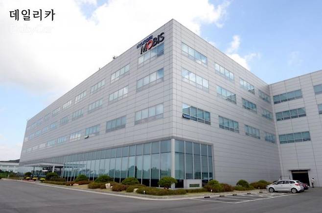 현대모비스 기술연구소 전장연구동 </figcation>