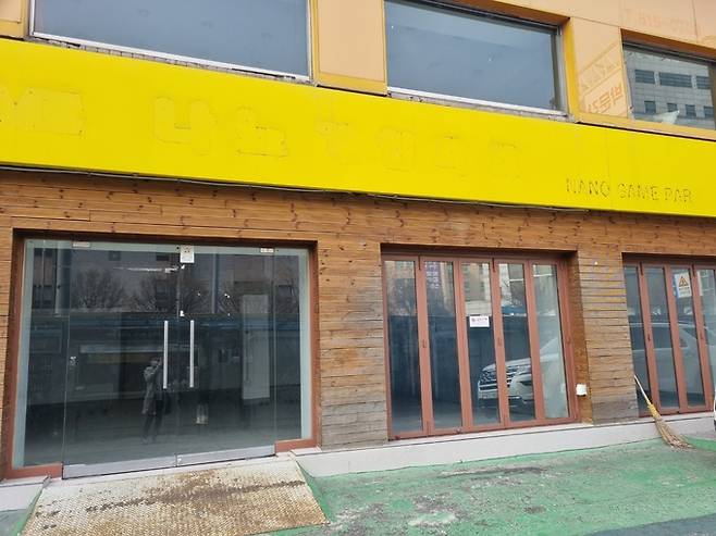 서울 동작구 노량진역 인근의&nbsp;한 건물 전체가 비어있다. 장한서 기자