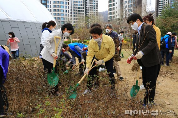 과천시 2일 시민참여형 중앙공원 새단장 기념행사 진행. 사진제공=과천시