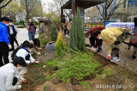 과천시 2일 시민참여형 중앙공원 새단장 기념행사 진행. 사진제공=과천시