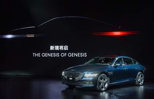 2일(현지시간) 중국 상하이 국제 크루즈 터미널에서 열린 제네시스 브랜드 론칭 행사에 주력모델 중 하나인 G80이 전시돼 있다./사진제공=제네시스
