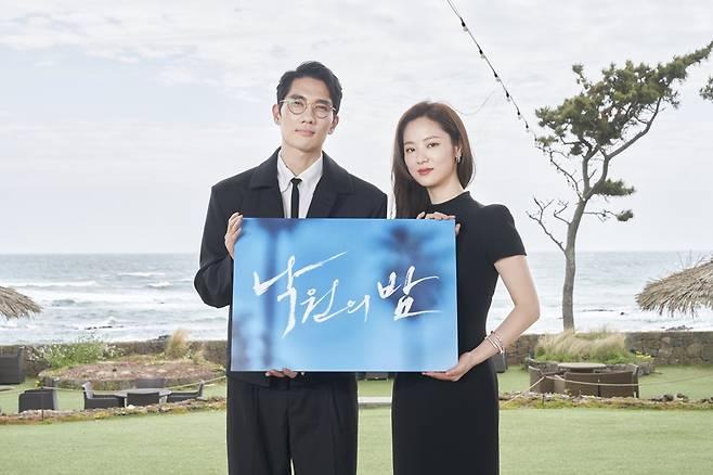 ▲ 엄태구(왼쪽), 전여빈. 제공ㅣ넷플릭스