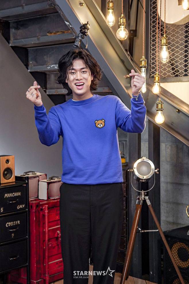 이무진 '신나는 손하트'[★포토]