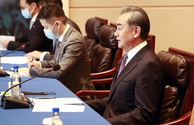 왕이 중국 국무위원 겸 외교부장이 3일 중국 샤먼에서 열린 한중 외교장관 회담에서 발언하고 있다. /연합뉴스
