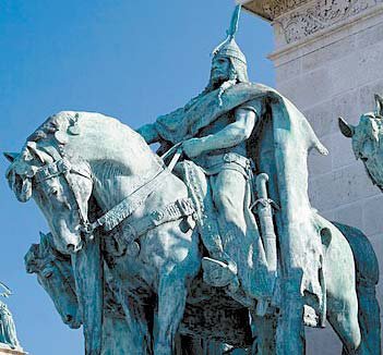 헝가리 왕국을 건국한 마자르족장 아르파드 동상. 부다페스트 광장. [위키피디아]