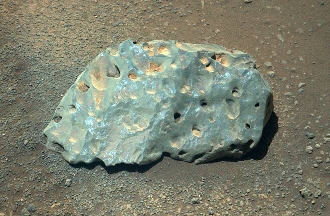 퍼서비어런스가 발견한 화성의 암석