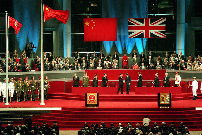 ⓒAP Photo1997년 7월1일 0시 홍콩이 중국에 반환됐다. 사진은 홍콩 주권 반환식.
