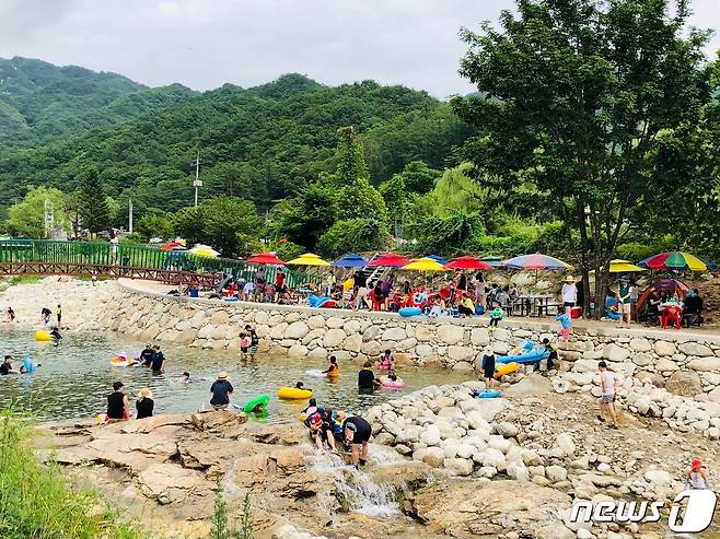 경기도가 불법시설물을 철거해 ‘청정계곡’으로 발돋움한 포천 백운계곡(사진) 등 3곳을 대상으로 관광명소화 사업을 본격 추진한다.(경기도 제공)© 뉴스1