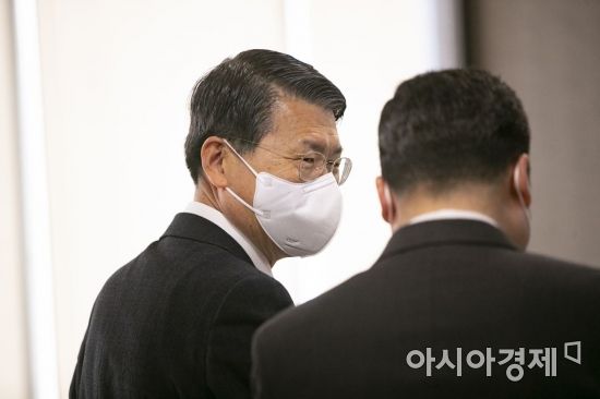 은성수 금융위원장이 1일 오전 서울 중구 명동 은행연합회관에서 열린 시중은행장CEO 간담회에 참석하고 있다.