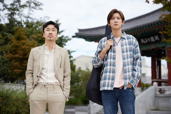 Actors Cho Dal-hwan, left, and Chanyeol as producer Min-su and musician Ji-hoon in the film ″The Box.″ [STUDIO TAKE]