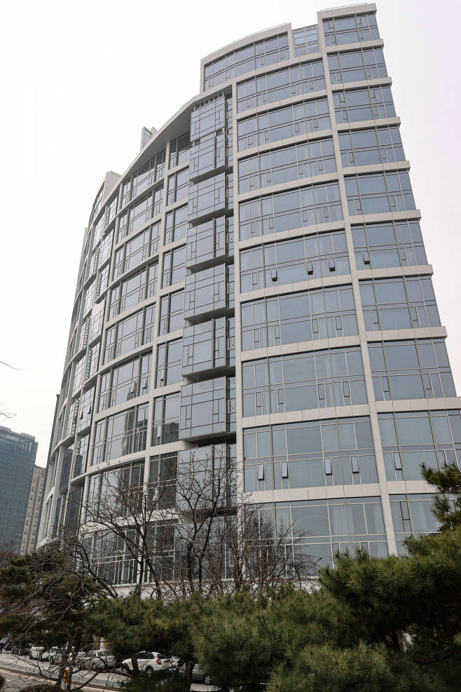 국토교통부가 발표한 공통주택 공시지가에서 전국 최고가 아파트로 등극한 서울 강남구 청담동 '더펜트하우스청담(PH129)' [연합]
