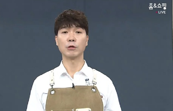 박수홍이 홈쇼핑 생방송에 출연했다.사진=홈앤쇼핑 방송 캡처