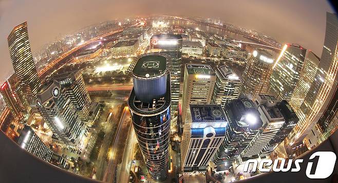 서울시 영등포구 여의도 증권가 일대.2017.12.29/뉴스1 © News1 임세영 기자