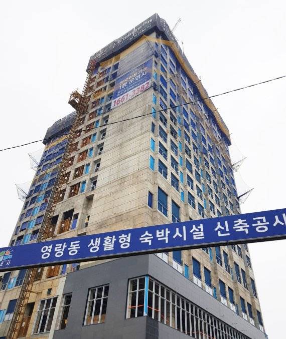 강원도 속초시 영랑동에 KB부동산신탁이 짓고 있는 생활형 숙박시설인 '서밋베이' 공사 현장 모습. 사진=박소연 기자