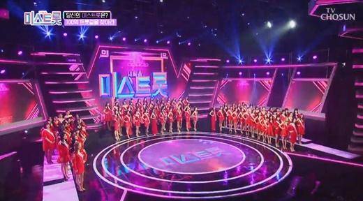 2019년 tv조선 '미스 트롯' 세트 촬영장에서 카메라를 점검하던 석재욱 촬영감독이 5m 아래로 추락하는 큰 사고를 당했다. 방송 캡처