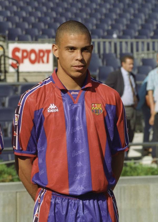 한 시즌만에 바르사 전설이 된 호나우두