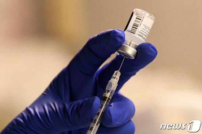 화이자와 바이오엔테크가 공동개발한 코로나19 백신. © AFP=뉴스1 자료 사진