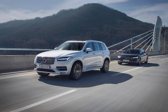 볼보 XC90(왼쪽)과 S90. 볼보코리아 제공