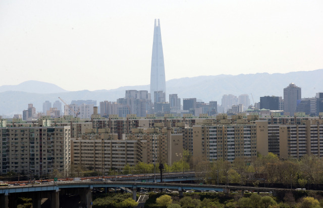 9일 서울 용산구 유엔빌리지 인근에서 바라본 압구정동 현대아파트 일대의 모습. /연합뉴스