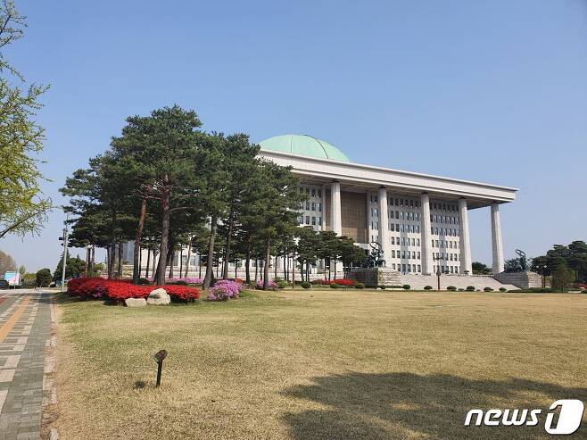 4월 국회의사당 전경 2021.04.10/뉴스1 © News1 정윤미 기자