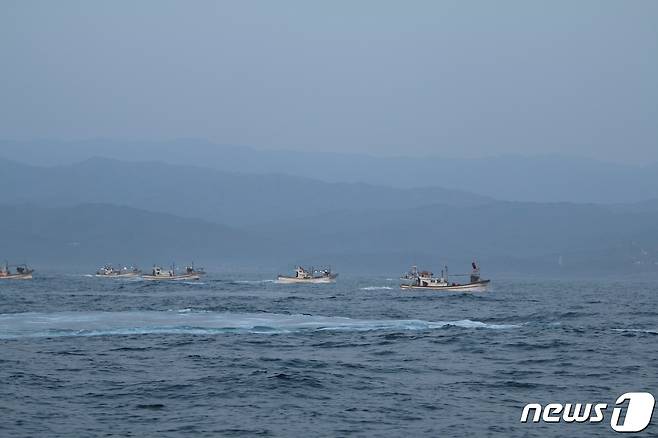 동해안 최북단 강원 고성 저도어장이 9일 개방돼 어선들이 조업에 나서고 있다.(속초해양경찰서 제공) 2021.4.11 /뉴스1
