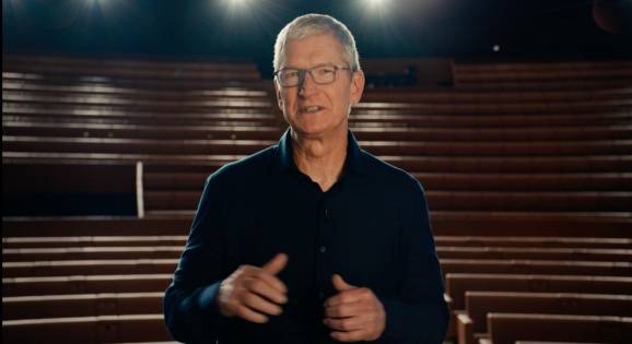 올해 애플 수장을 맡은지 10년이 된 팀쿡 CEO가 향후 10년내 CEO직을 물러날 것이라고 말했다 [애플]