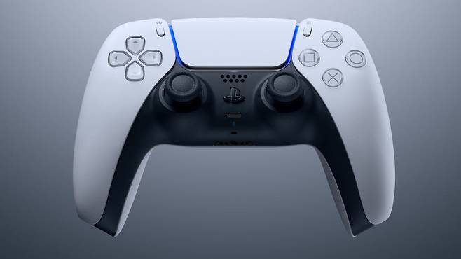 햅틱 피드백과 적응형 트리거가 적용된 듀얼센스