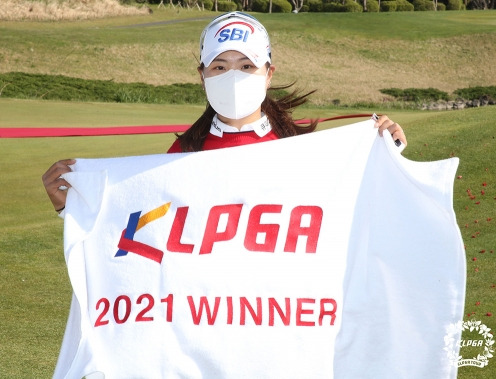 2021년 한국여자프로골프(KLPGA) 투어 개막전인 롯데렌터카 여자오픈 골프대회 우승을 차지한 이소미 프로. 사진제공=KLPGA