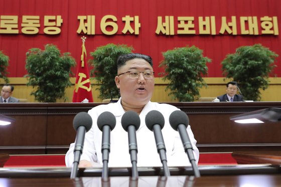 북한 김정은 국무위원장이 8일 제6차 당 세포비서대회에서 결론과 폐회사를 했다고 당 기관지 노동신문이 9일 보도했다. 뉴스1